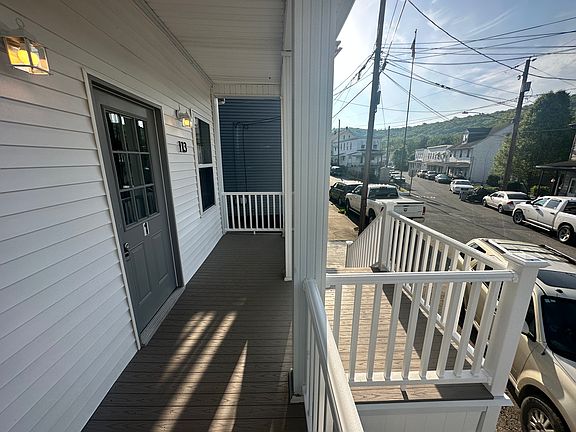 4th image of 113 Coal St #1