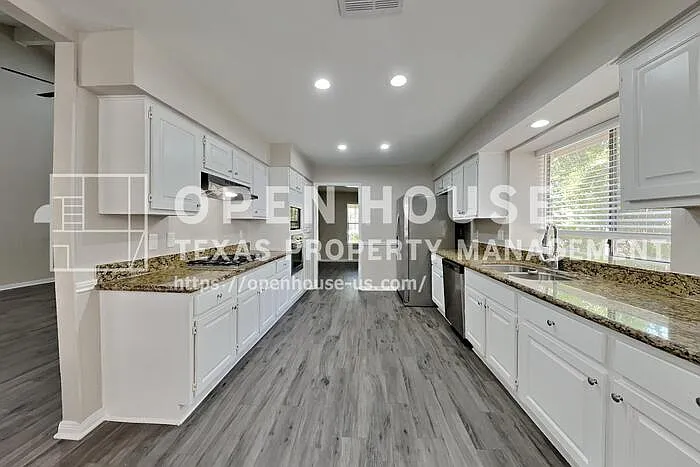 2811 Pineleaf Dr — Photo 5