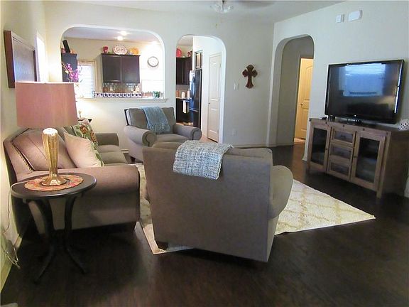 3rd image of 521 Vidalia Ct