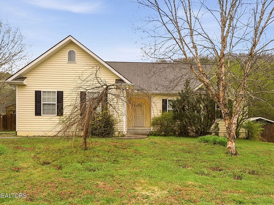 1st image of 3200 Mistletoe Dr