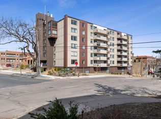 2800 W 44th St UNIT 208, Minneapolis, MN 55410