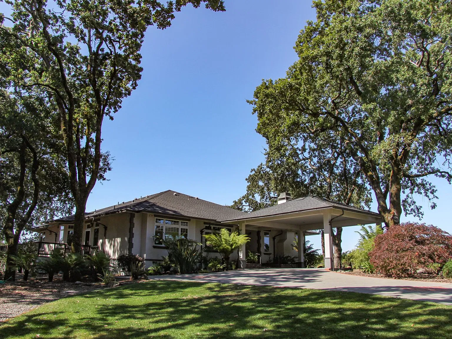 2 bed, 2.5 bath, 3200 sqft, $5,000 — Photo 1