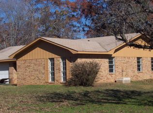 102 Brookview Ln, Palestine, TX 75803