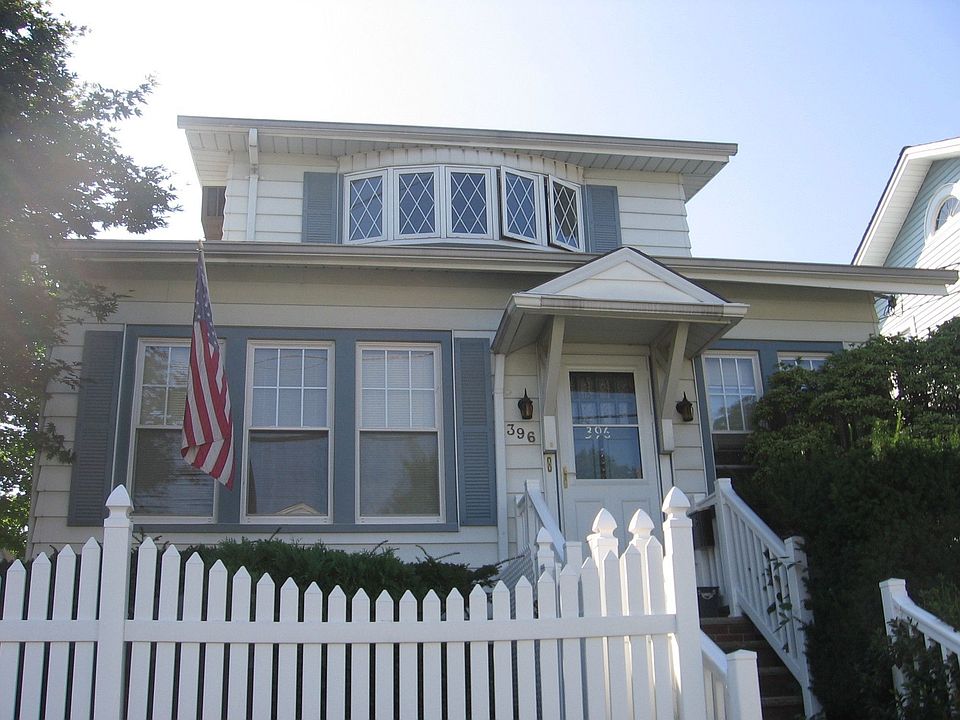 CHARMING HOME -LAKEVIEW SECTION