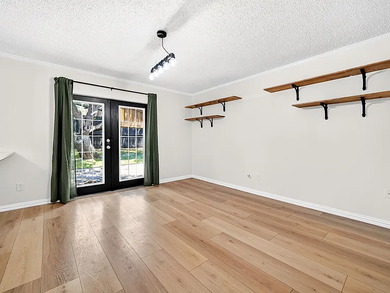 505 Whittle Way — Photo 14