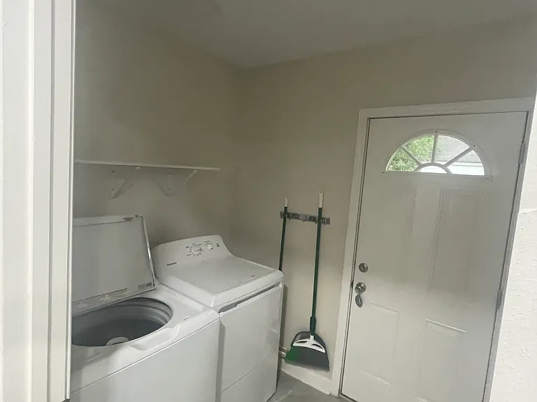 520 W 8th St — Photo 18