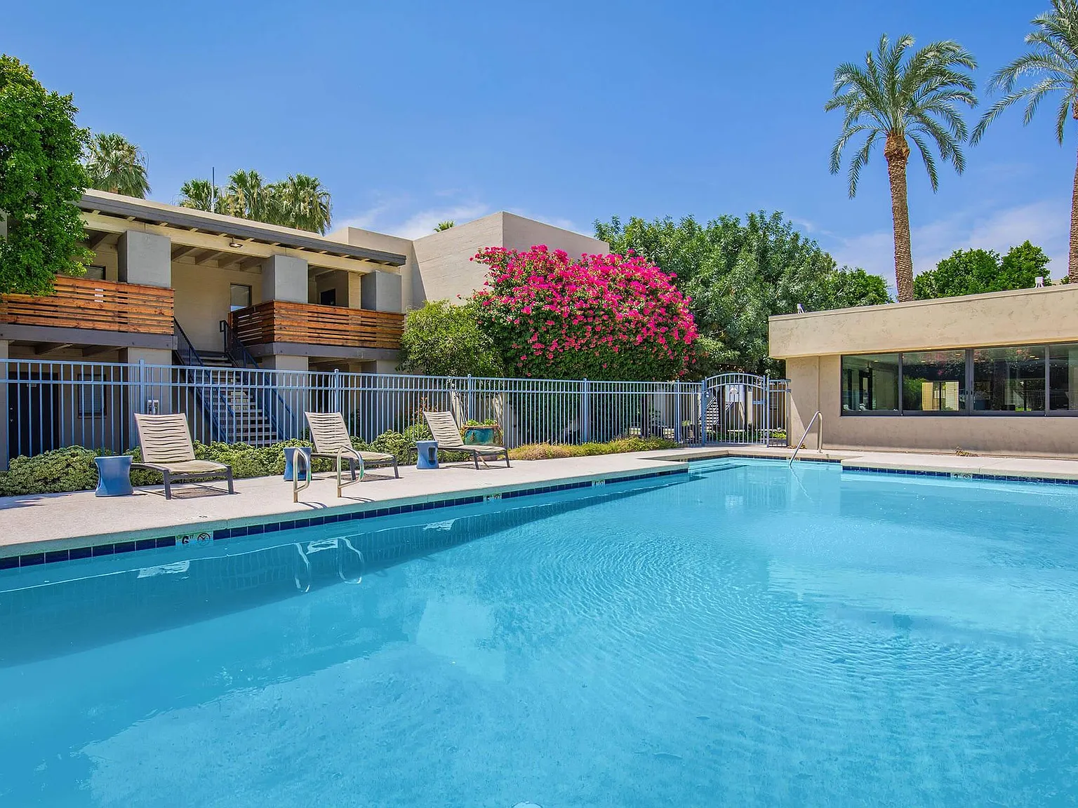 Palm Desert Apartments — Photo 1