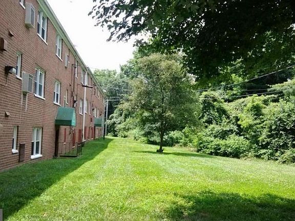 2nd image of 4410 Falls Bridge Dr Unit B