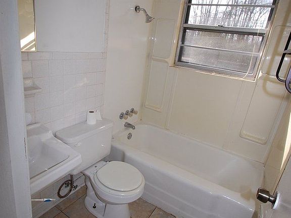 4th image of 207 Cordelia Dr #A
