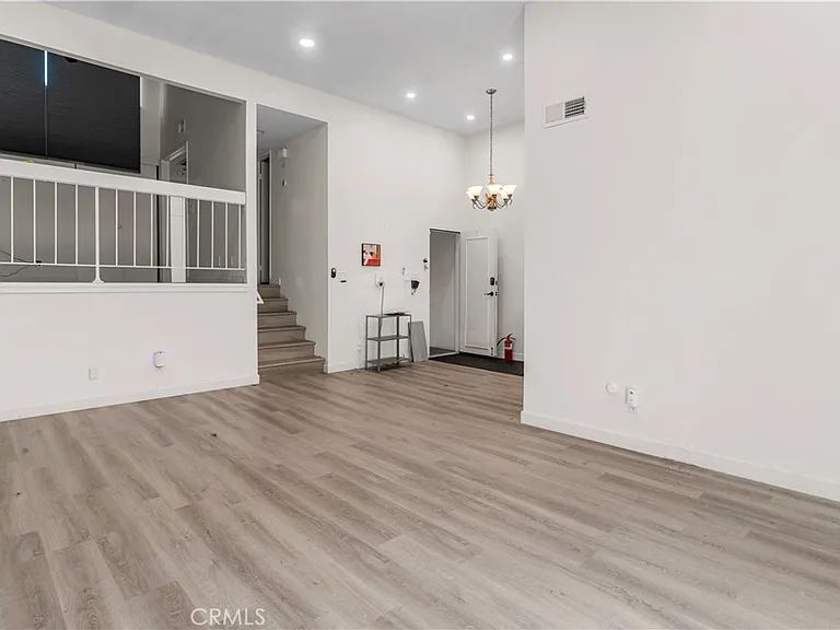 1532 Windsor Ln — Photo 3