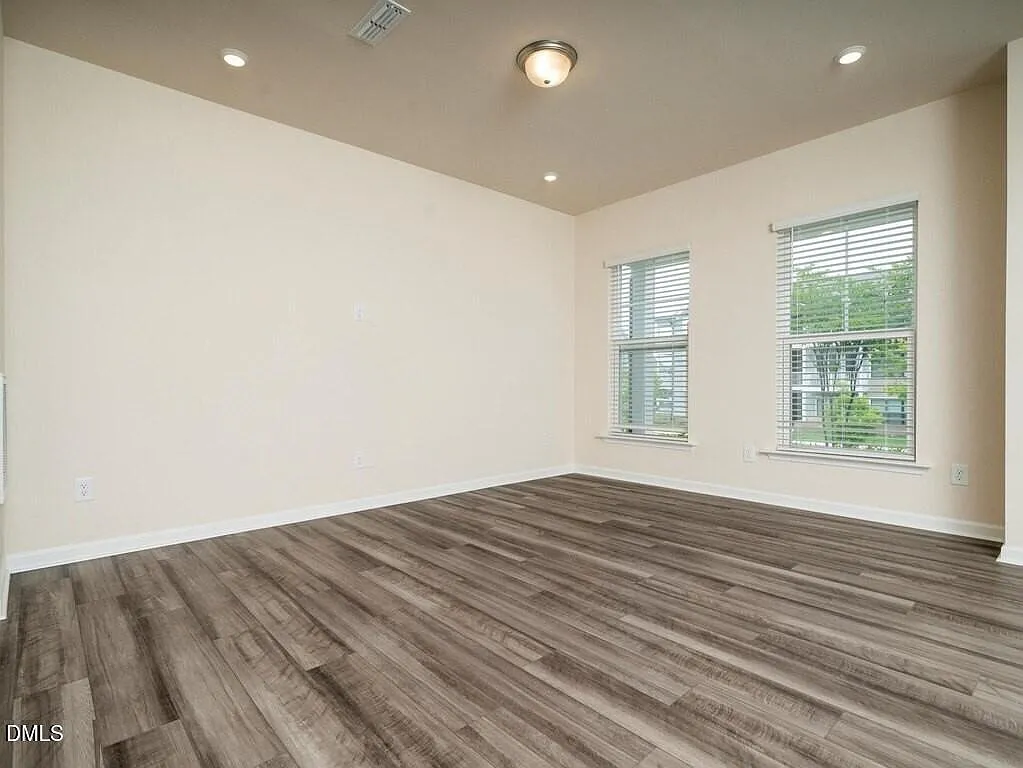 3 bed, 2.5 bath, 1968 sqft, $2,150 — Photo 3