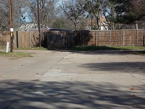 5th image of 3221 W Park Row Blvd