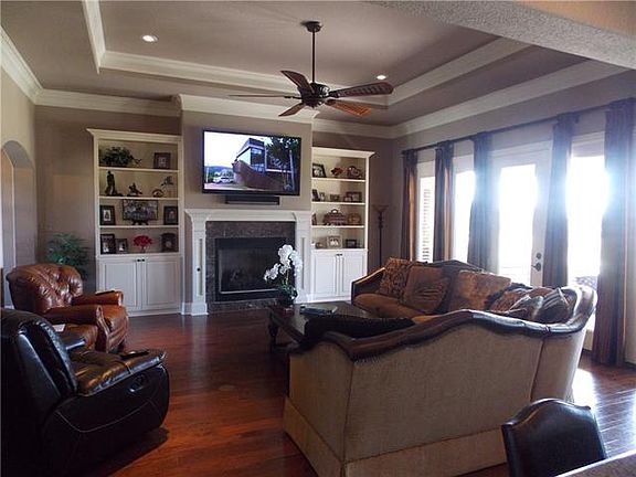 4th image of 1177 S Bend Dr