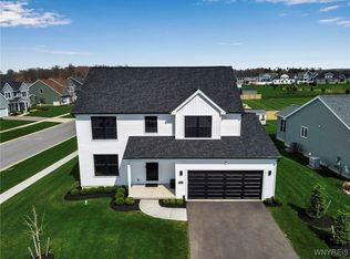 5475 Cooper Rdg, Hamburg, NY 14075