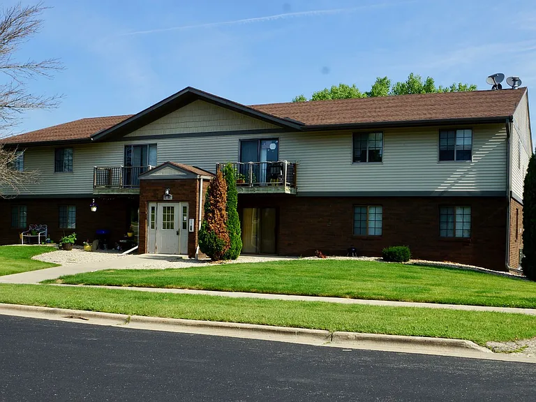 1616 Kenilworth Ct — Photo 7