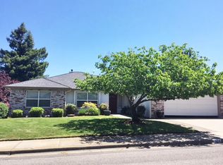 944 Cypress Point Loop, Ashland, OR 97520