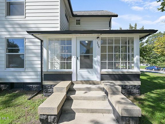 5th image of 209 Miller Ave