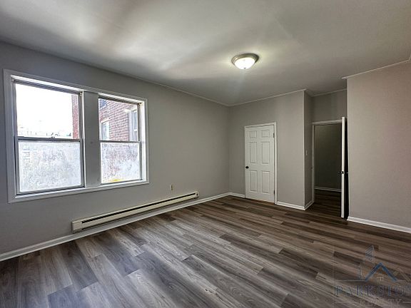4th image of 633 Bergen Ave #5C