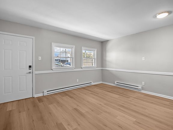 3rd image of 827 E Ocean View Ave APT 11