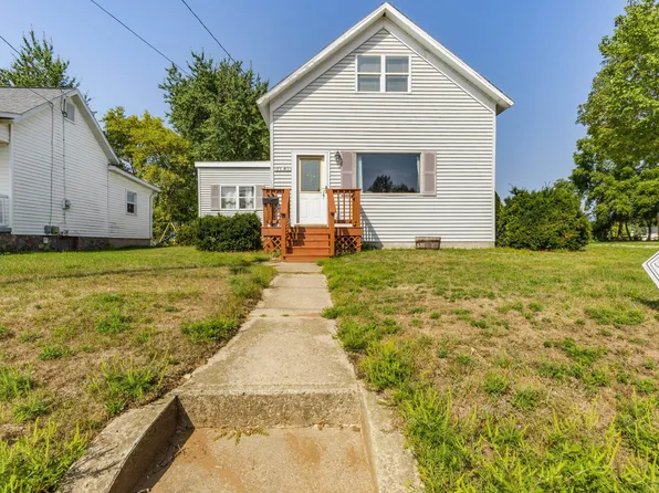 1141 State St, Marinette, WI 54143