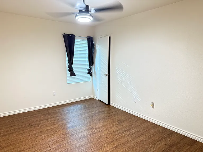 913 Ashwood St #A — Photo 13
