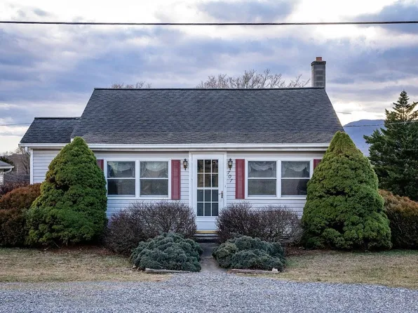 707 10th St, Shenandoah, VA 22849