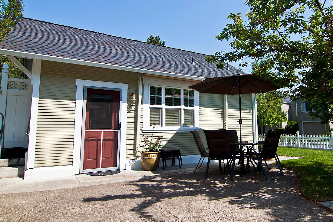 439 Lori Ln photo 1