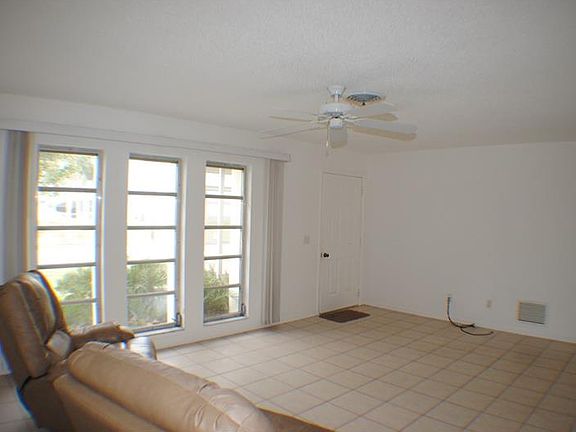 5th image of 10499 Boyette St