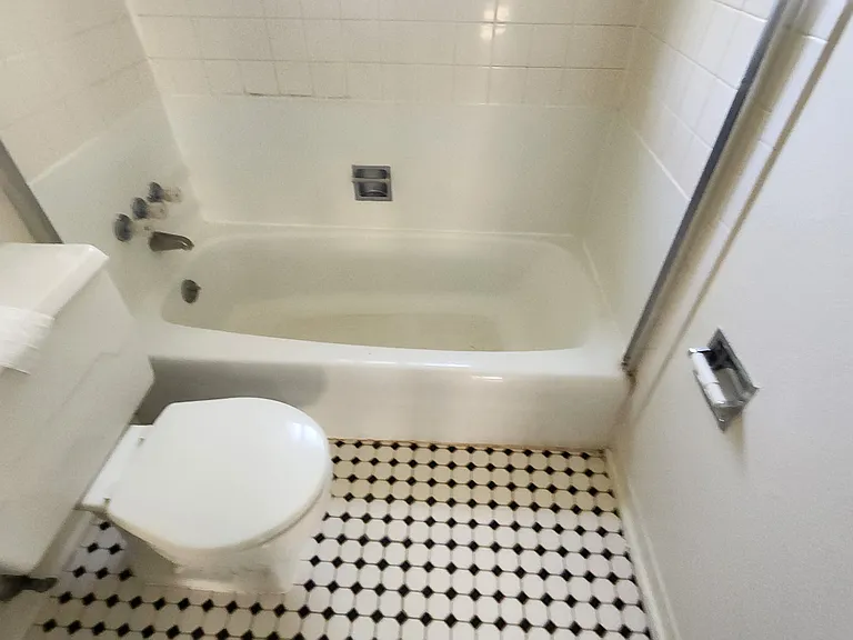 605 Roma Ct #A — Photo 12