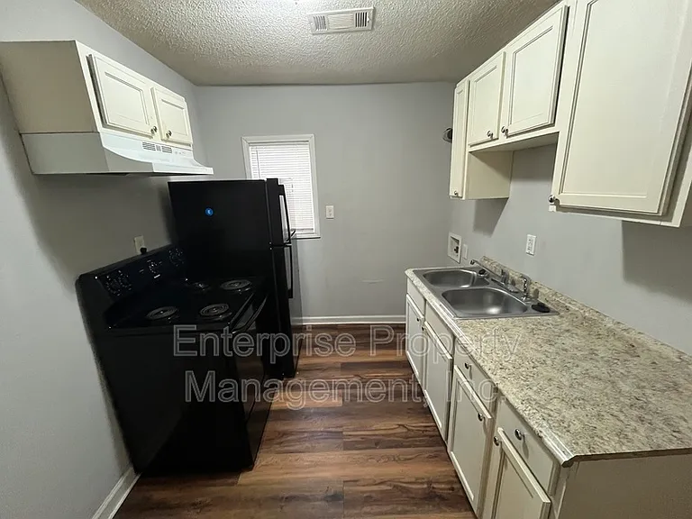 677 Buntyn St #2 — Photo 4