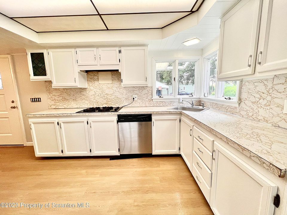 1st image of 305 S Hyde Park Ave