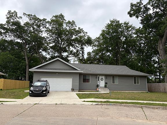 2nd image of 1077 Leonard Ave