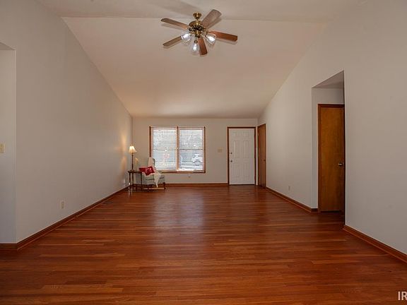2nd image of 1715 Dove Ln