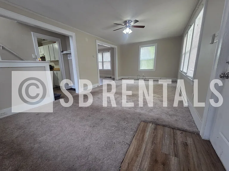 633 E Indiana Ave — Photo 2