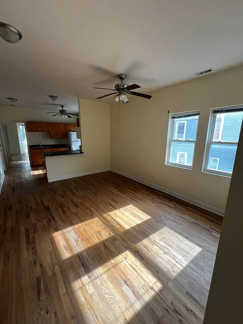 Charming 3BR 2B Apartment in Chicago — Photo 3