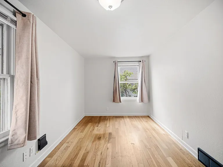 2403 W Everett Ave — Photo 22