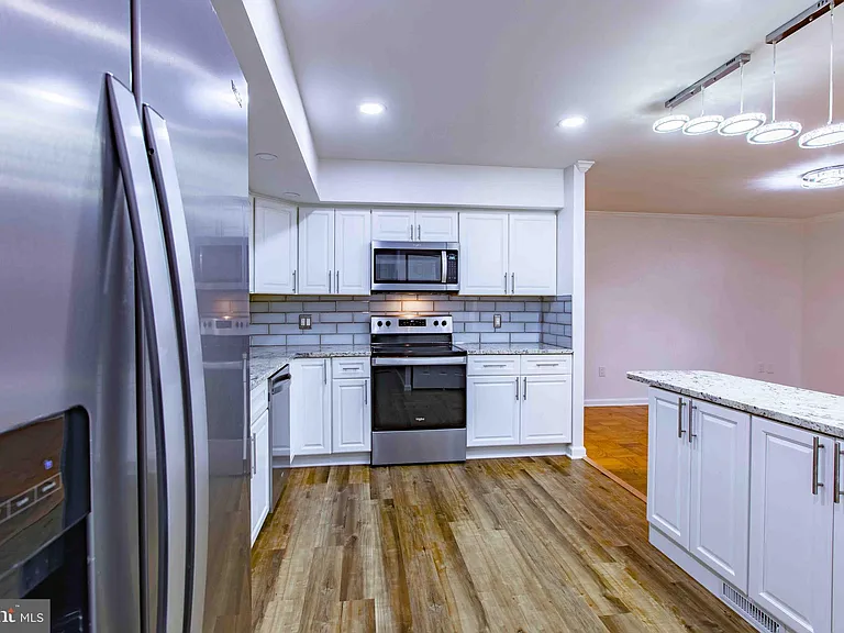 1 Stonehenge Cir #2 — Photo 11