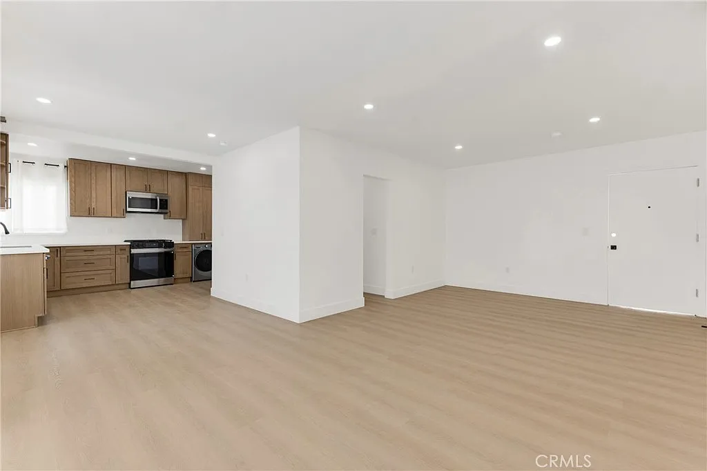 1 bed, 750 sqft, $2,745 — Photo 3