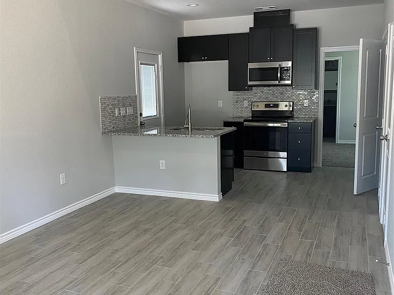 16871 W Ivanhoe — Photo 2
