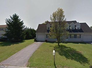 3318 E Pheasant Dr, Dover, PA 17315