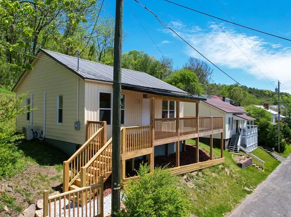 329 Grayson St, Fries, VA 24330