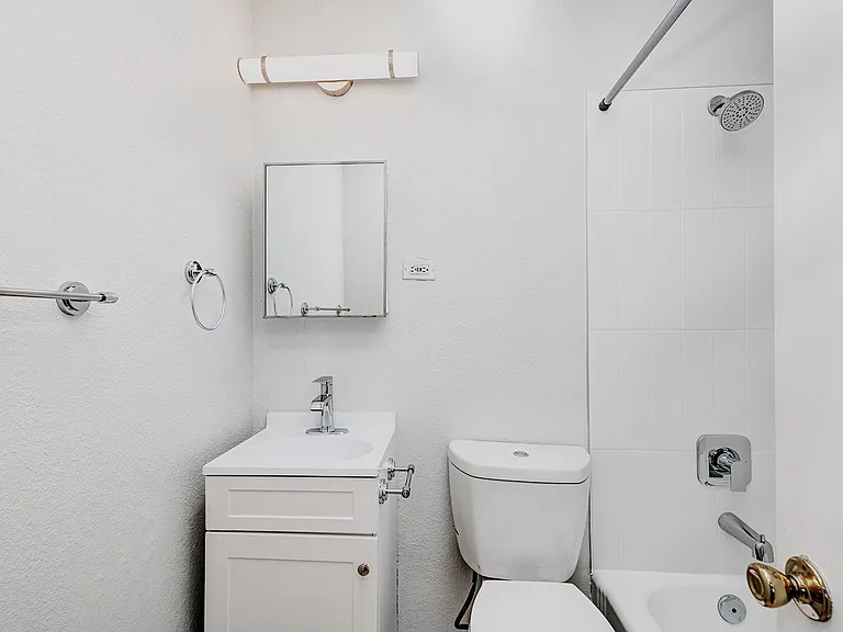 1120 S Logan St #14 — Photo 7