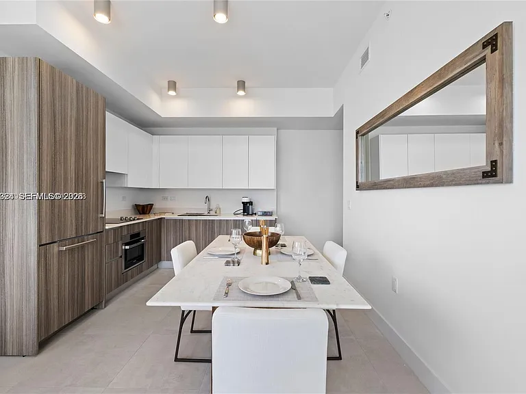 239 SW 9th St #1502 — Photo 4