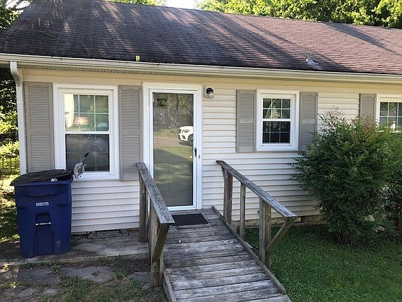 3rd image of 129 Carlisle Ave