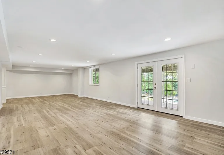 136 Carlough Rd — Photo 23
