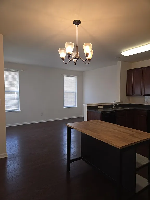 4 bed, 3.5 bath, 2575 sqft, $2,950 — Photo 4