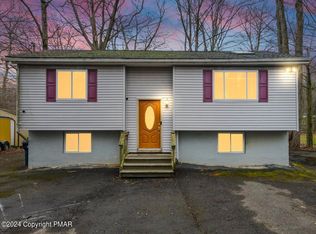 1166 Trapper Ln, Pocono Summit, PA 18346