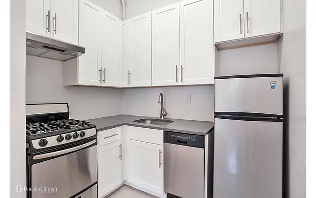 Rented by Douglas Elliman | media 8