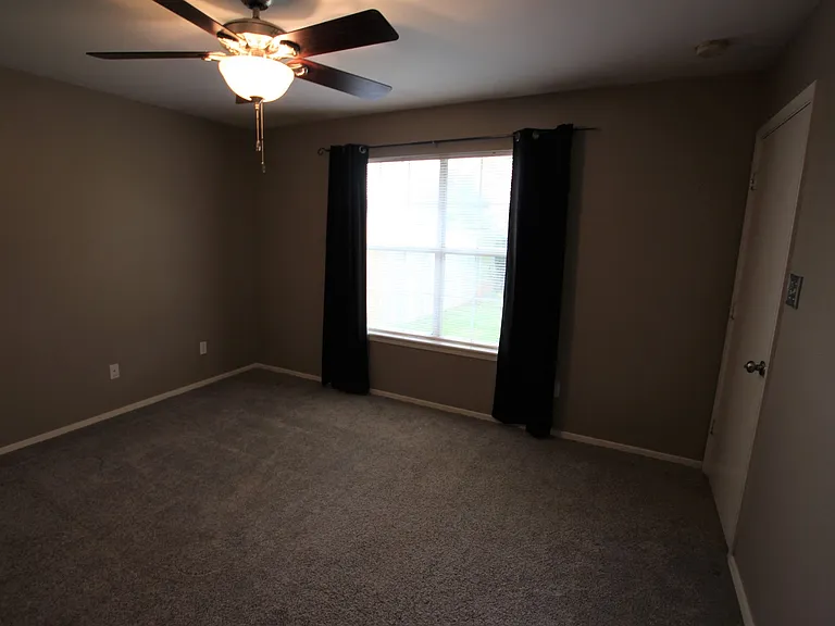 447 Redbud Cir — Photo 9