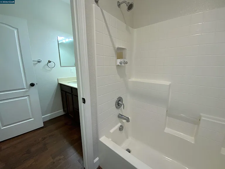 1826 Rosemary Dr — Photo 26